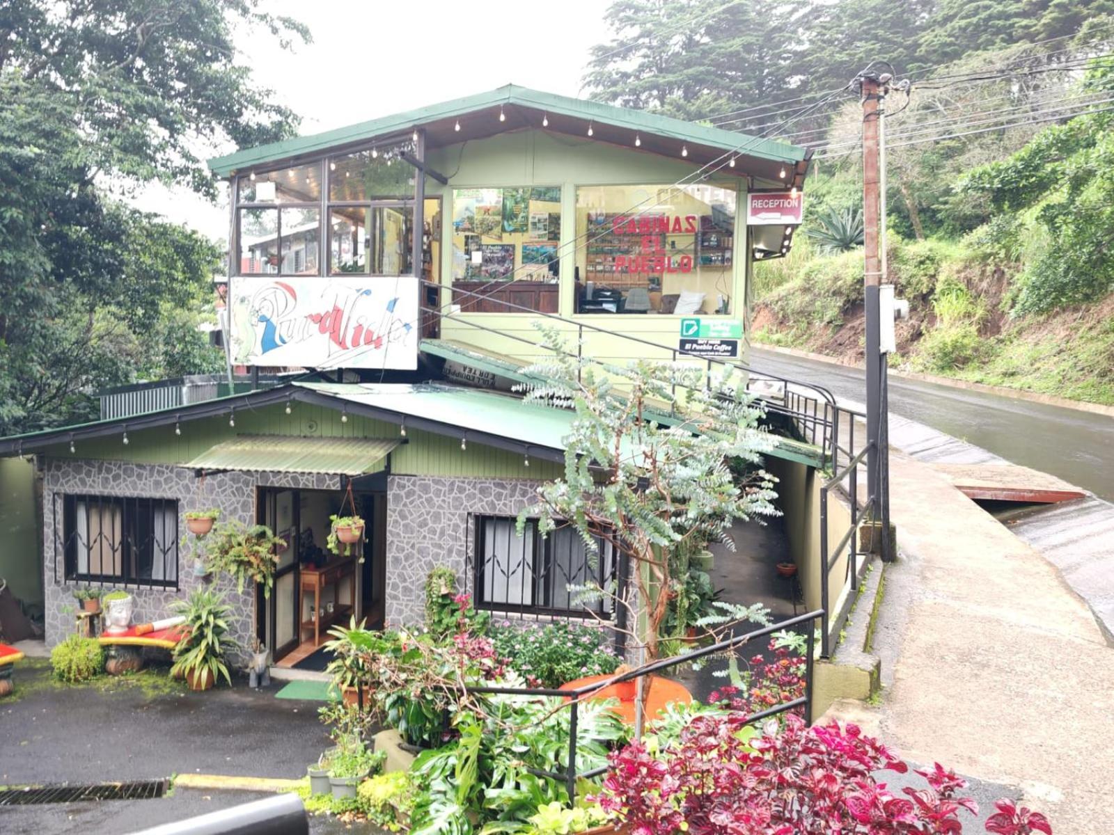 Cabinas El Pueblo Couette-café 2*